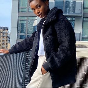 Aritzia Wilfred “The Teddy Jacket” in Black XXS